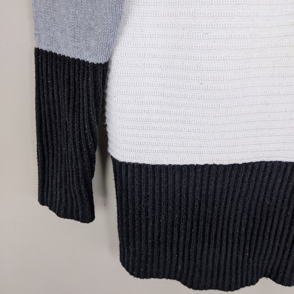 Vince Camuto | Gray Color Block Sweater -E36 - Picture 3 of 5